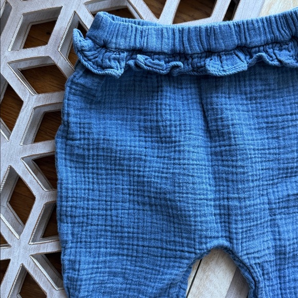 GAP 100% Cotton Blue Ruffle Gauze Waist Baby Pants - Picture 2 of 5